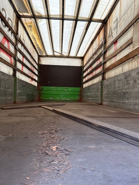 Krone niedrige Türen, Farbe: rot - גוף החלפה עם וילונות צד: תמונה 2 Krone niedrige Türen, Farbe: rot - גוף החלפה עם וילונות צד: תמונה 2