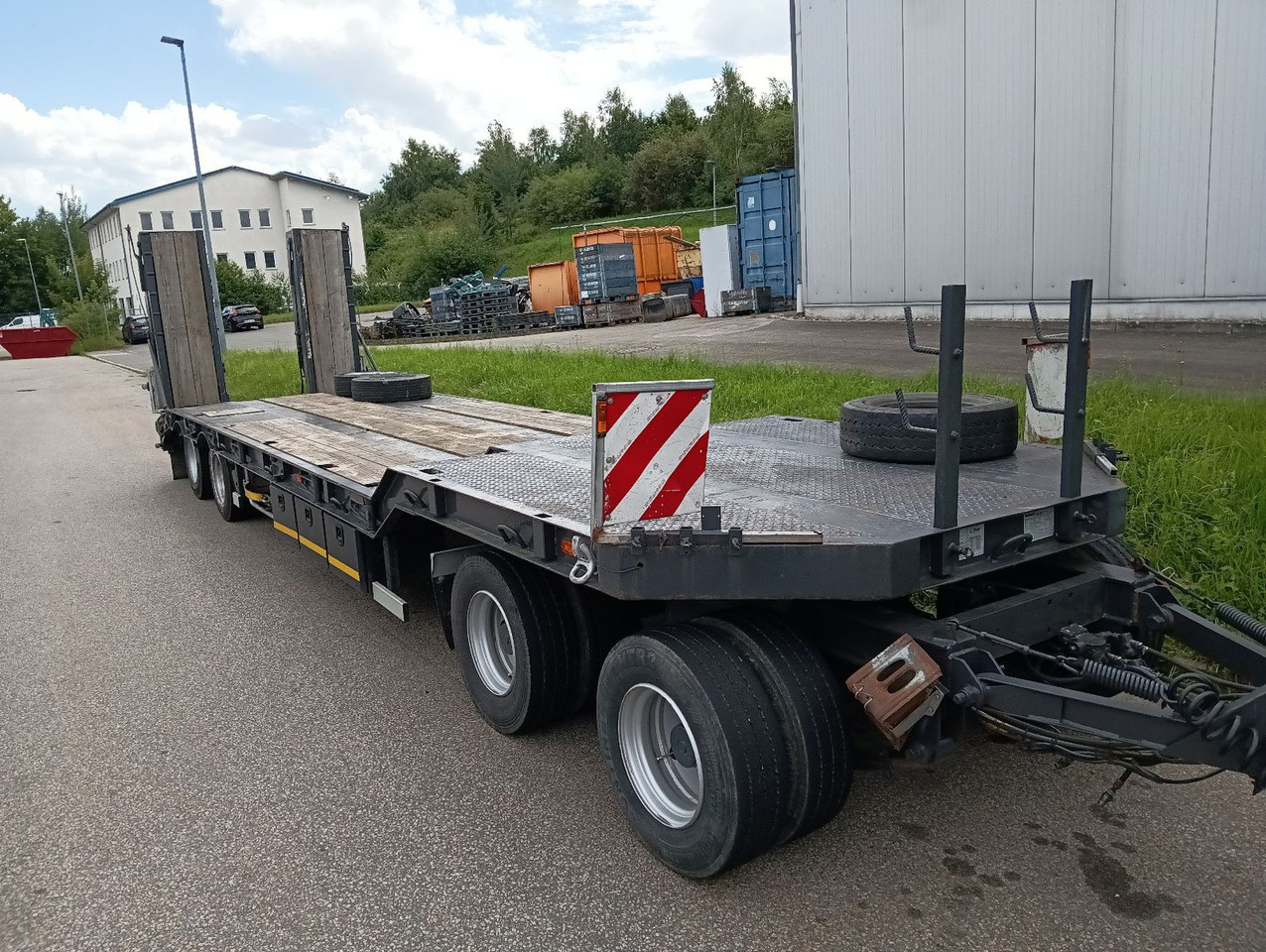 Fliegl 4-Achs Tieflader hydr.Rampe Blatt TopZustand TÜV - קרון נגרר עם מטען נמוך: תמונה 5 Fliegl 4-Achs Tieflader hydr.Rampe Blatt TopZustand TÜV - קרון נגרר עם מטען נמוך: תמונה 5
