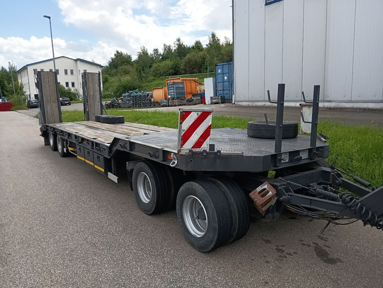 Fliegl 4-Achs Tieflader hydr.Rampe Blatt TopZustand TÜV - קרון נגרר עם מטען נמוך: תמונה 4 Fliegl 4-Achs Tieflader hydr.Rampe Blatt TopZustand TÜV - קרון נגרר עם מטען נמוך: תמונה 4