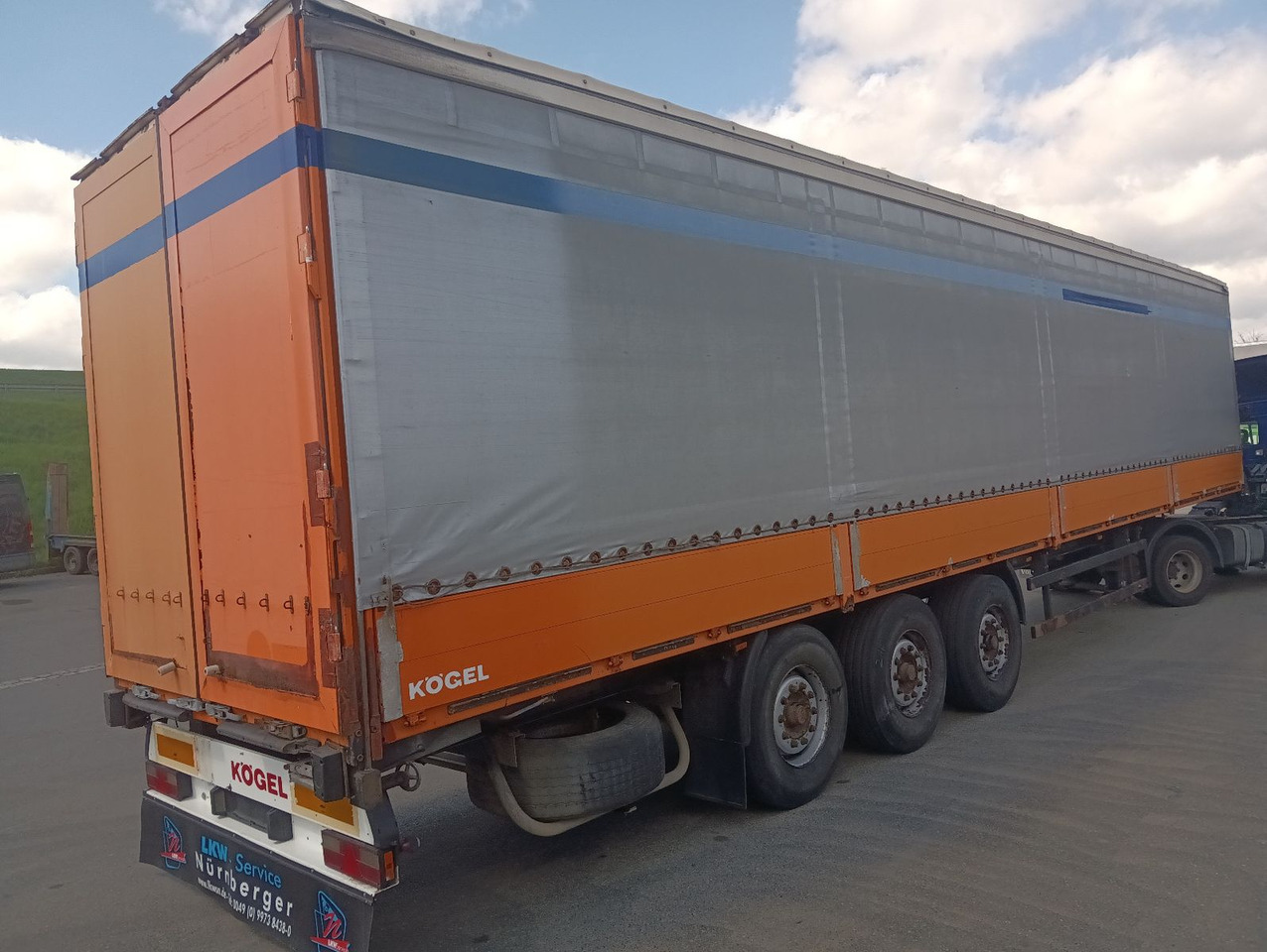 Kögel SN24BORDWANDSIDER EDSCHA BPW Disc Lift Portaltür - סמיטריילר עם וילונות צד: תמונה 5 Kögel SN24BORDWANDSIDER EDSCHA BPW Disc Lift Portaltür - סמיטריילר עם וילונות צד: תמונה 5
