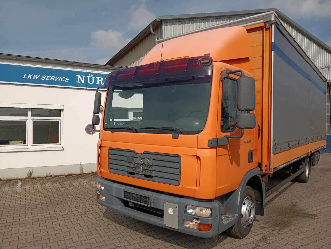MAN TGL 12.210 4x2 KLIMA,AHK, 7,3m SCHWARZMÜLLER TÜV - משאית וילונות צד: תמונה 4 MAN TGL 12.210 4x2 KLIMA,AHK, 7,3m SCHWARZMÜLLER TÜV - משאית וילונות צד: תמונה 4