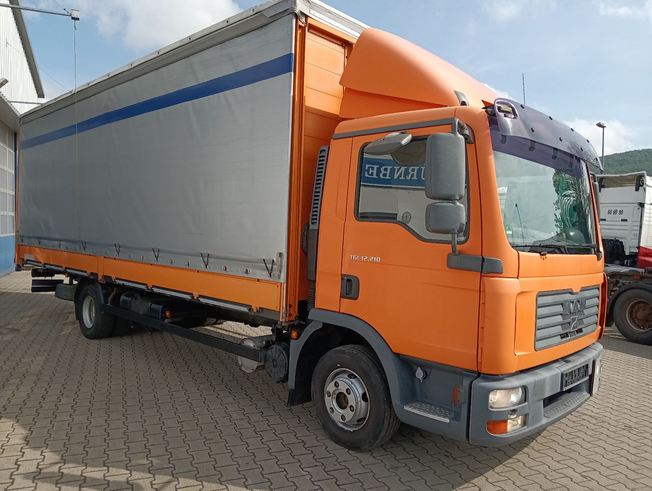 MAN TGL 12.210 4x2 KLIMA,AHK, 7,3m SCHWARZMÜLLER TÜV - משאית וילונות צד: תמונה 2 MAN TGL 12.210 4x2 KLIMA,AHK, 7,3m SCHWARZMÜLLER TÜV - משאית וילונות צד: תמונה 2