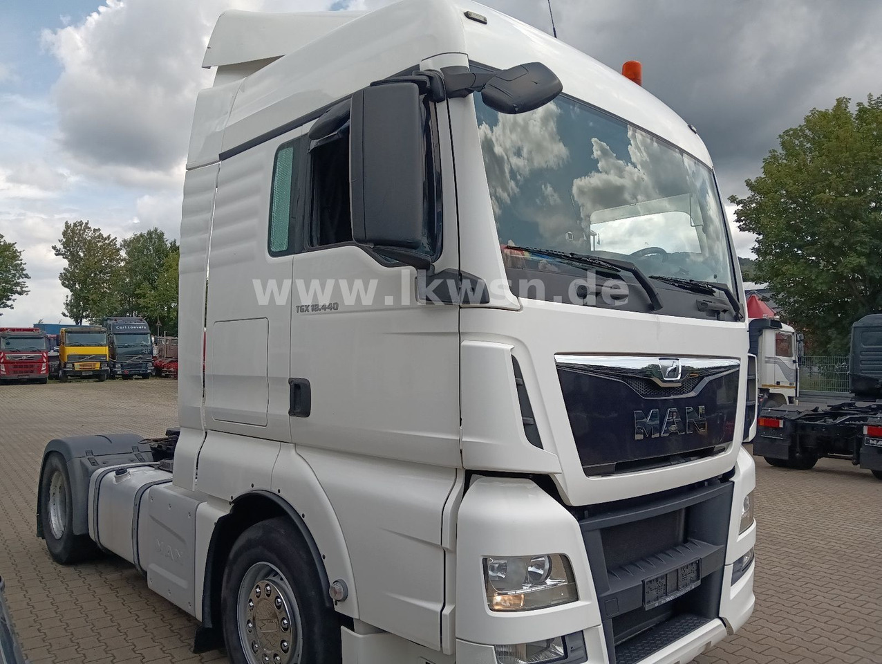 MAN TGX 18:440 FLT XLX 2xTank Klima Spoiler Kühlbox MAN TGX 18:440 FLT XLX 2xTank Klima Spoiler Kühlbox - יחידת טרקטור: תמונה 5 MAN TGX 18:440 FLT XLX 2xTank Klima Spoiler Kühlbox MAN TGX 18:440 FLT XLX 2xTank Klima Spoiler Kühlbox - יחידת טרקטור: תמונה 5
