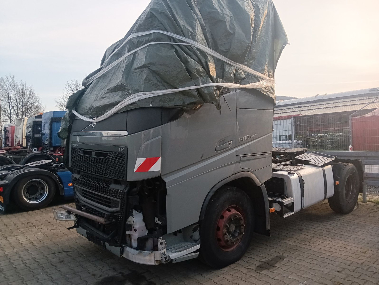 Volvo FH 500 Globe CRAWLER Hydr.,Luft/Luft Motor läuft - יחידת טרקטור: תמונה 4 Volvo FH 500 Globe CRAWLER Hydr.,Luft/Luft Motor läuft - יחידת טרקטור: תמונה 4