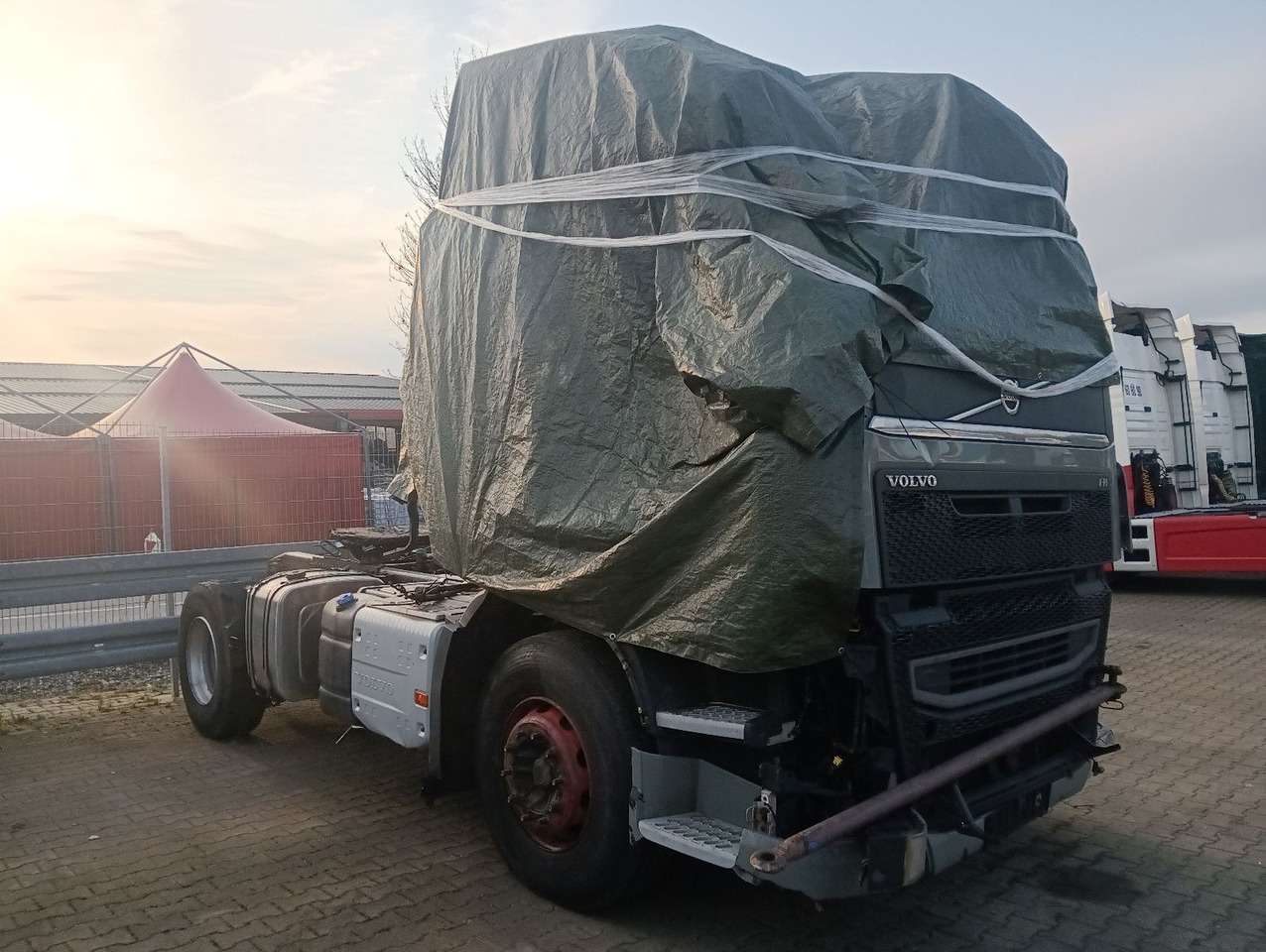 Volvo FH 500 Globe CRAWLER Hydr.,Luft/Luft Motor läuft - יחידת טרקטור: תמונה 1 Volvo FH 500 Globe CRAWLER Hydr.,Luft/Luft Motor läuft - יחידת טרקטור: תמונה 1