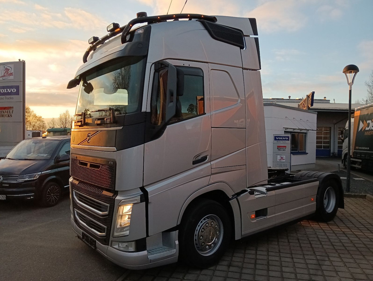 Volvo FH460 Globe FullSpoiler TV I-PARC 2xTank German - יחידת טרקטור: תמונה 3 Volvo FH460 Globe FullSpoiler TV I-PARC 2xTank German - יחידת טרקטור: תמונה 3
