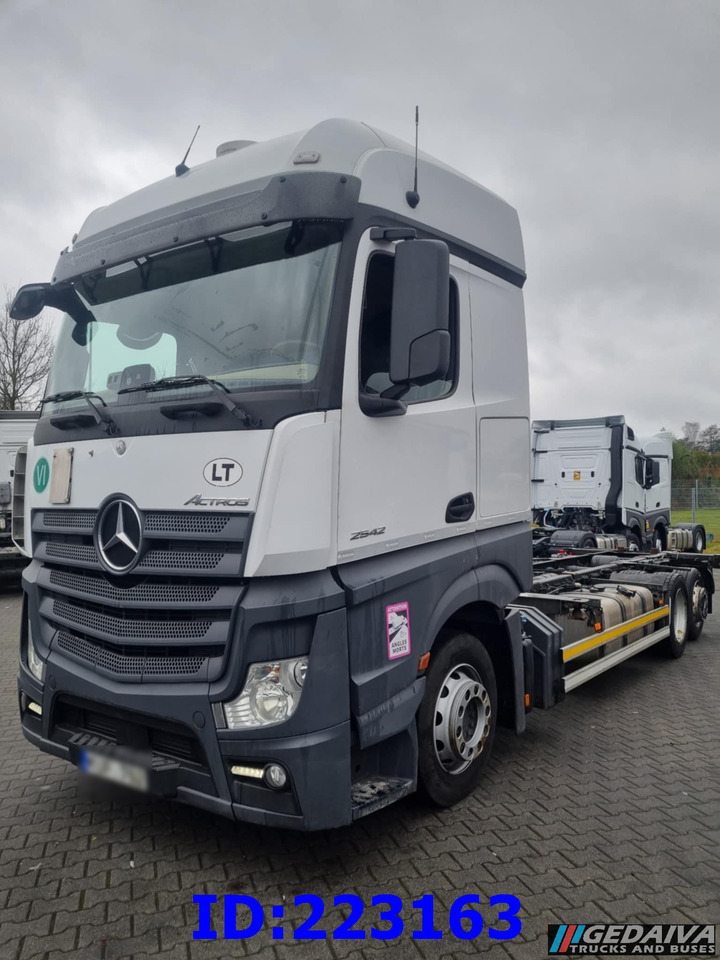 MERCEDES-BENZ Actros 2542 BDF 6x2 Euro6 - משאית עם שלדת תא: תמונה 2 MERCEDES-BENZ Actros 2542 BDF 6x2 Euro6 - משאית עם שלדת תא: תמונה 2