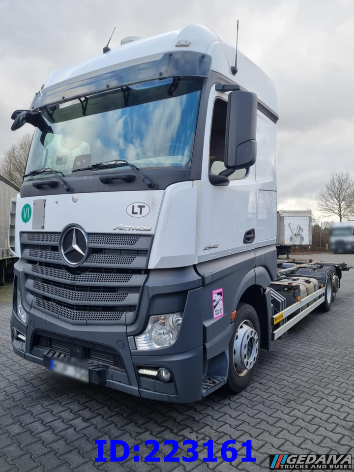 MERCEDES-BENZ Actros 2542 BDF 6x2 Euro6 - משאית עם שלדת תא: תמונה 1 MERCEDES-BENZ Actros 2542 BDF 6x2 Euro6 - משאית עם שלדת תא: תמונה 1