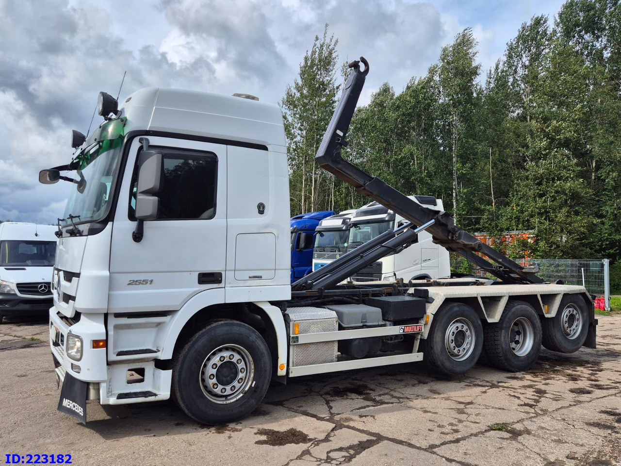 MERCEDES-BENZ Actros 2551 8x2 V8 Retarder - משאית הרמת וו: תמונה 1 MERCEDES-BENZ Actros 2551 8x2 V8 Retarder - משאית הרמת וו: תמונה 1