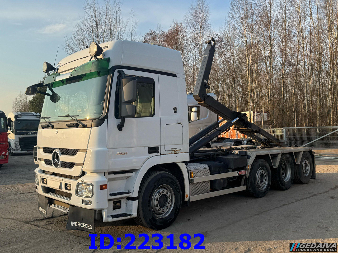 MERCEDES-BENZ Actros 2551 8x2 V8 Retarder - משאית הרמת וו: תמונה 1 MERCEDES-BENZ Actros 2551 8x2 V8 Retarder - משאית הרמת וו: תמונה 1