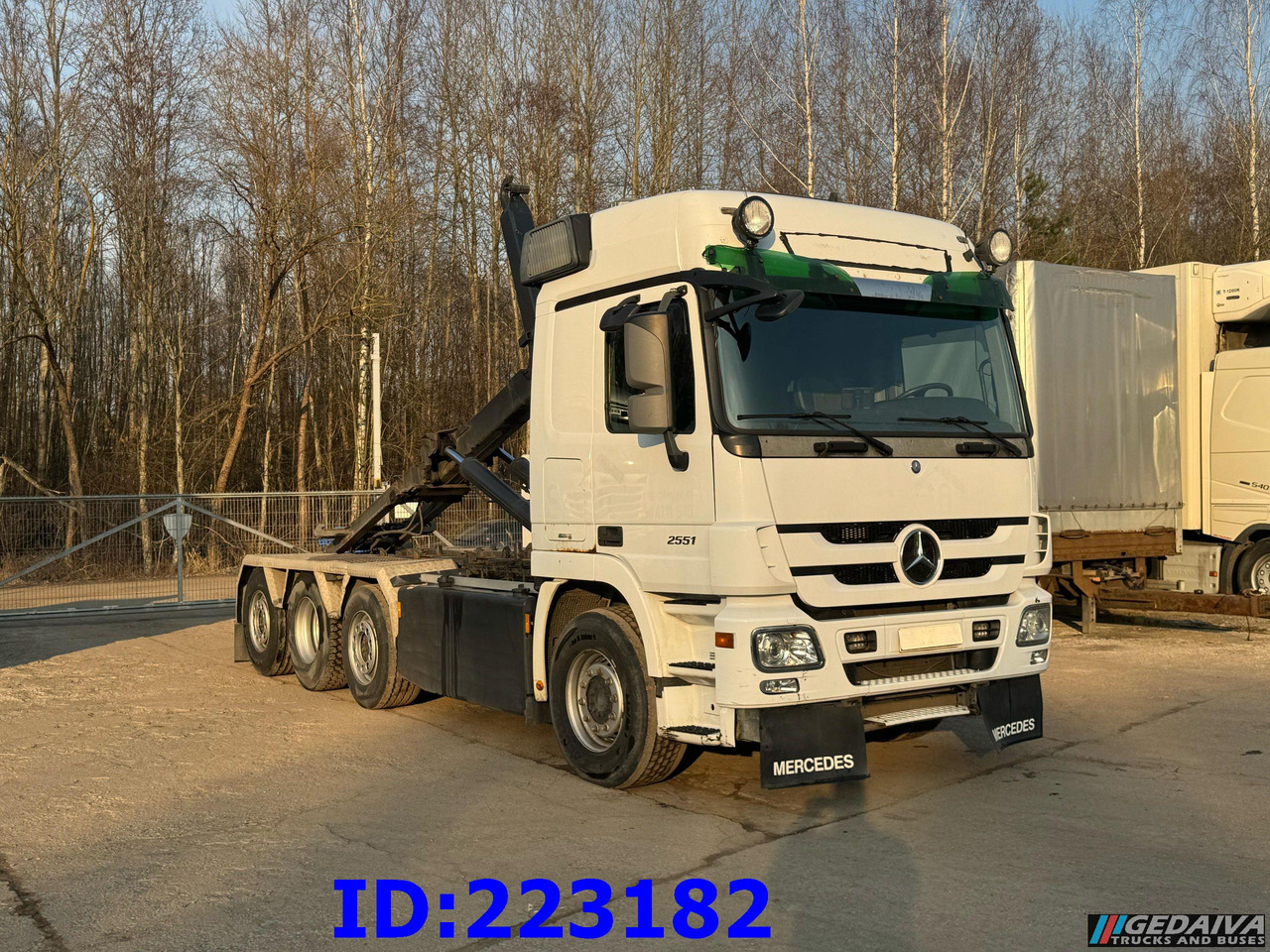 MERCEDES-BENZ Actros 2551 8x2 V8 Retarder - משאית הרמת וו: תמונה 3 MERCEDES-BENZ Actros 2551 8x2 V8 Retarder - משאית הרמת וו: תמונה 3