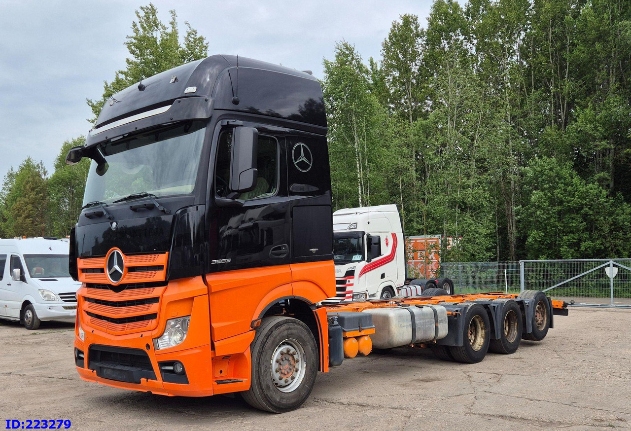 MERCEDES-BENZ Actros 3563 8×4 ( Steering axle) - משאית עם שלדת תא: תמונה 1 MERCEDES-BENZ Actros 3563 8×4 ( Steering axle) - משאית עם שלדת תא: תמונה 1
