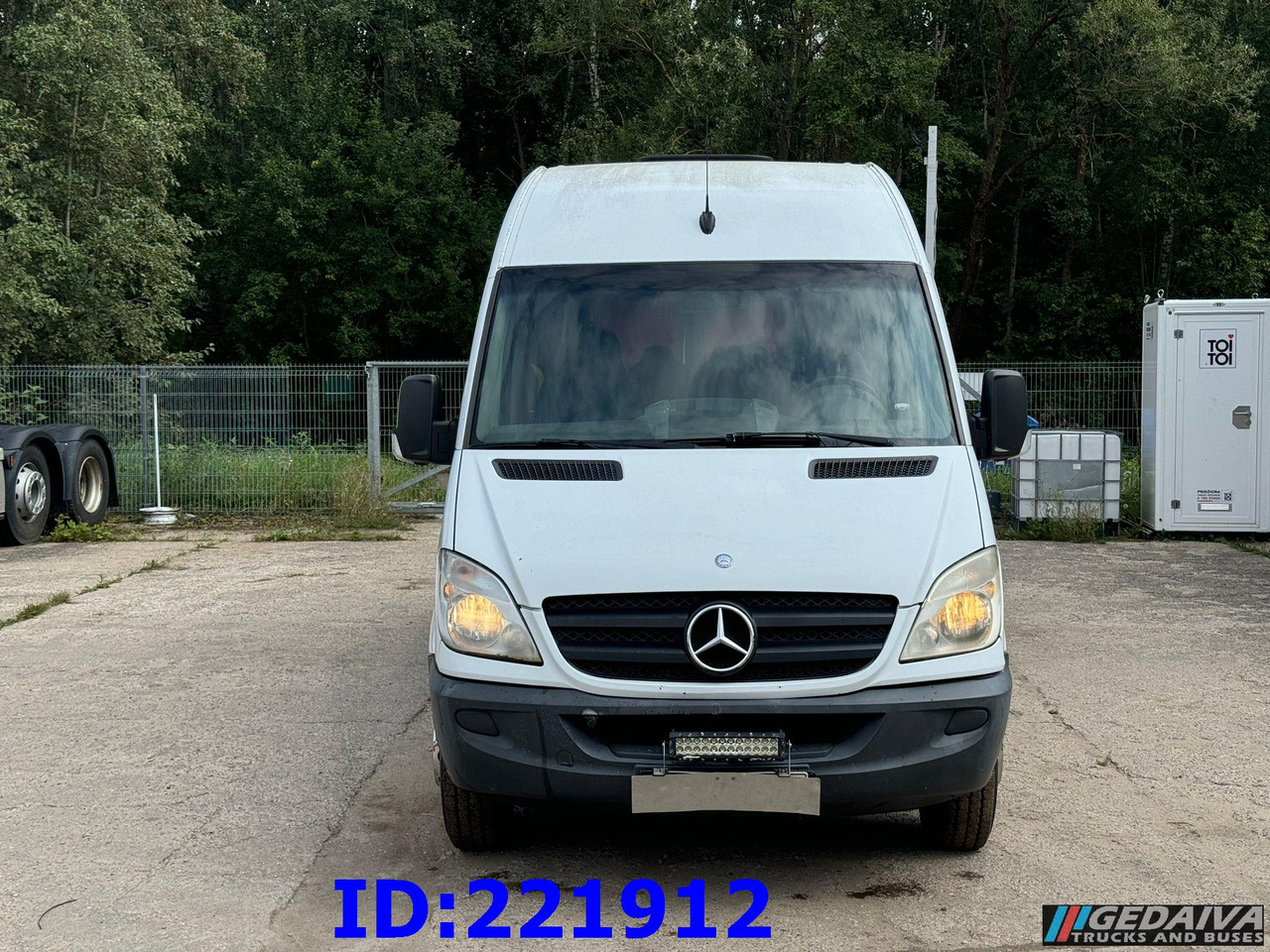 MERCEDES-BENZ Sprinter 518 VIP 17-Place - אוטובוס בין עירוני: תמונה 2 MERCEDES-BENZ Sprinter 518 VIP 17-Place - אוטובוס בין עירוני: תמונה 2
