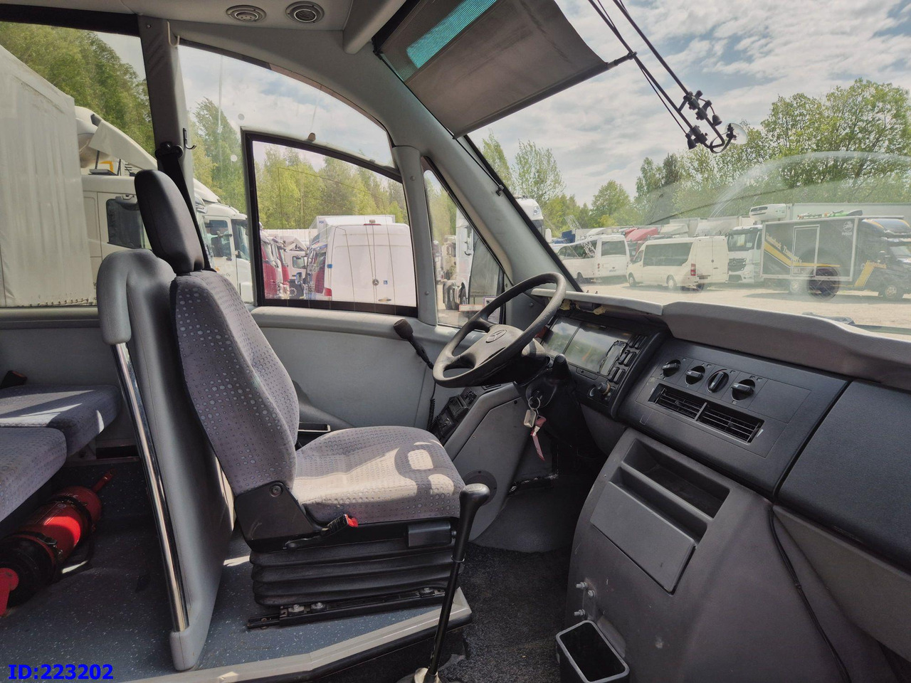 מיניבוס, אוטובוס בין עירוני MERCEDES-BENZ Sunrider 818D Vario 33 - Seater: תמונה 7