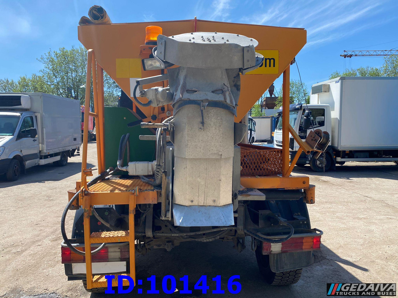 MERCEDES-BENZ Unimog U300 4X4 - מפלסת שלג: תמונה 5 MERCEDES-BENZ Unimog U300 4X4 - מפלסת שלג: תמונה 5