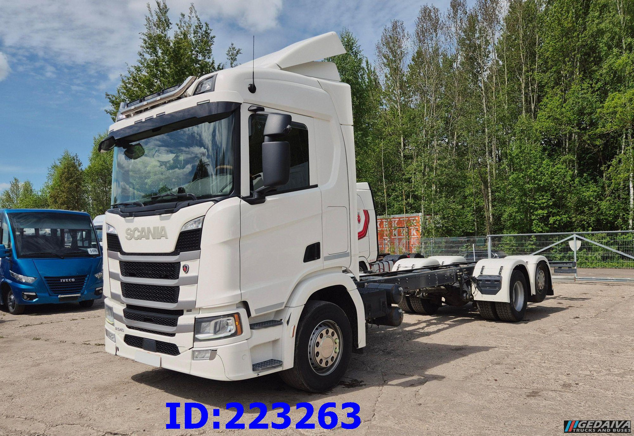 SCANIA R540 6x2 Retarder - משאית עם שלדת תא: תמונה 1 SCANIA R540 6x2 Retarder - משאית עם שלדת תא: תמונה 1