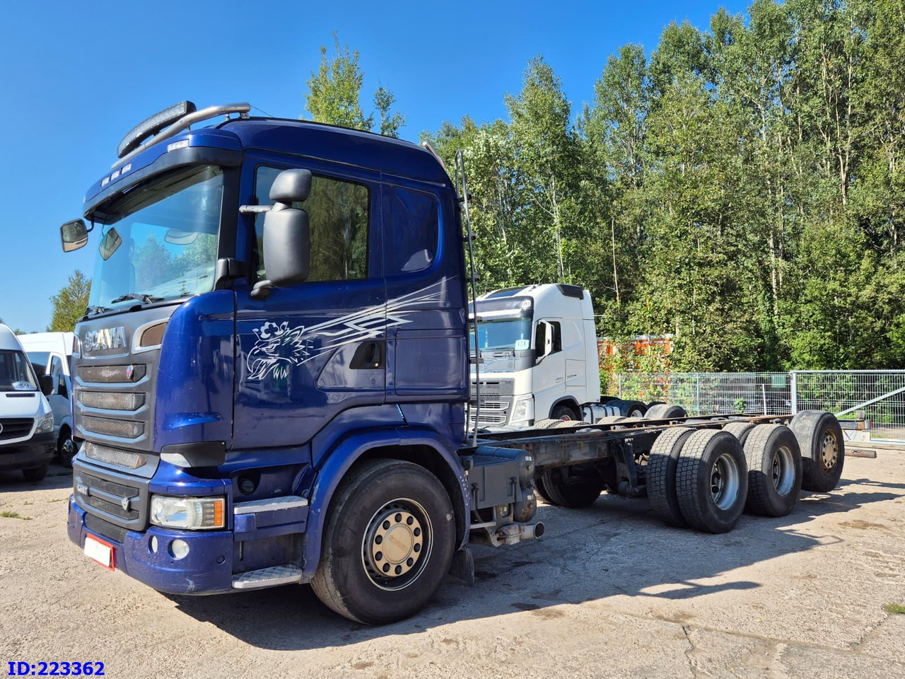 SCANIA R580 8x4 Euro6 Retarder - משאית עם שלדת תא: תמונה 1 SCANIA R580 8x4 Euro6 Retarder - משאית עם שלדת תא: תמונה 1