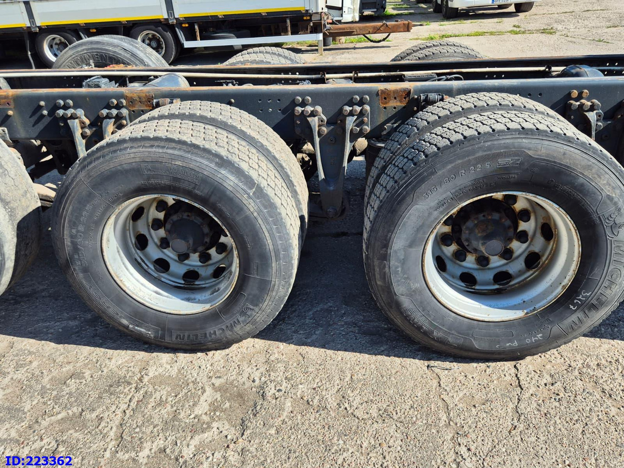 SCANIA R580 8x4 Euro6 Retarder - משאית עם שלדת תא: תמונה 5 SCANIA R580 8x4 Euro6 Retarder - משאית עם שלדת תא: תמונה 5