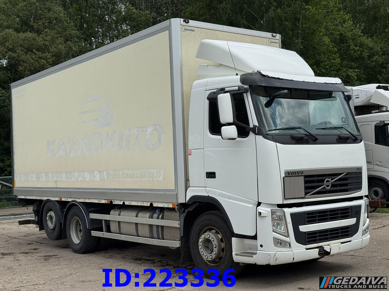 VOLVO FH13 460HP 6x2 OPEN SIDE BOX - משאית תיבה: תמונה 4 VOLVO FH13 460HP 6x2 OPEN SIDE BOX - משאית תיבה: תמונה 4