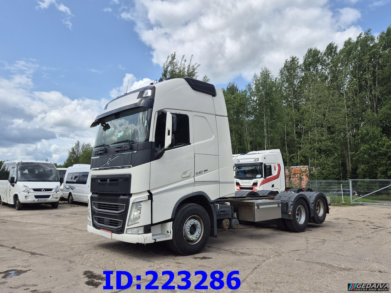 VOLVO FH13 540HP 6x2 (10 tyre) Euro6 - משאית עם שלדת תא: תמונה 1 VOLVO FH13 540HP 6x2 (10 tyre) Euro6 - משאית עם שלדת תא: תמונה 1