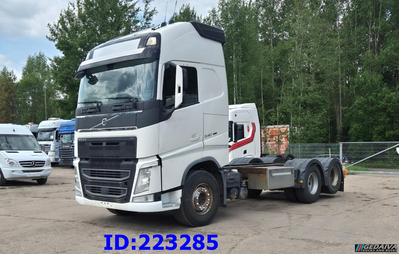 VOLVO FH13 540HP 6x2 (10 tyre) Euro6 - משאית עם שלדת תא: תמונה 1 VOLVO FH13 540HP 6x2 (10 tyre) Euro6 - משאית עם שלדת תא: תמונה 1
