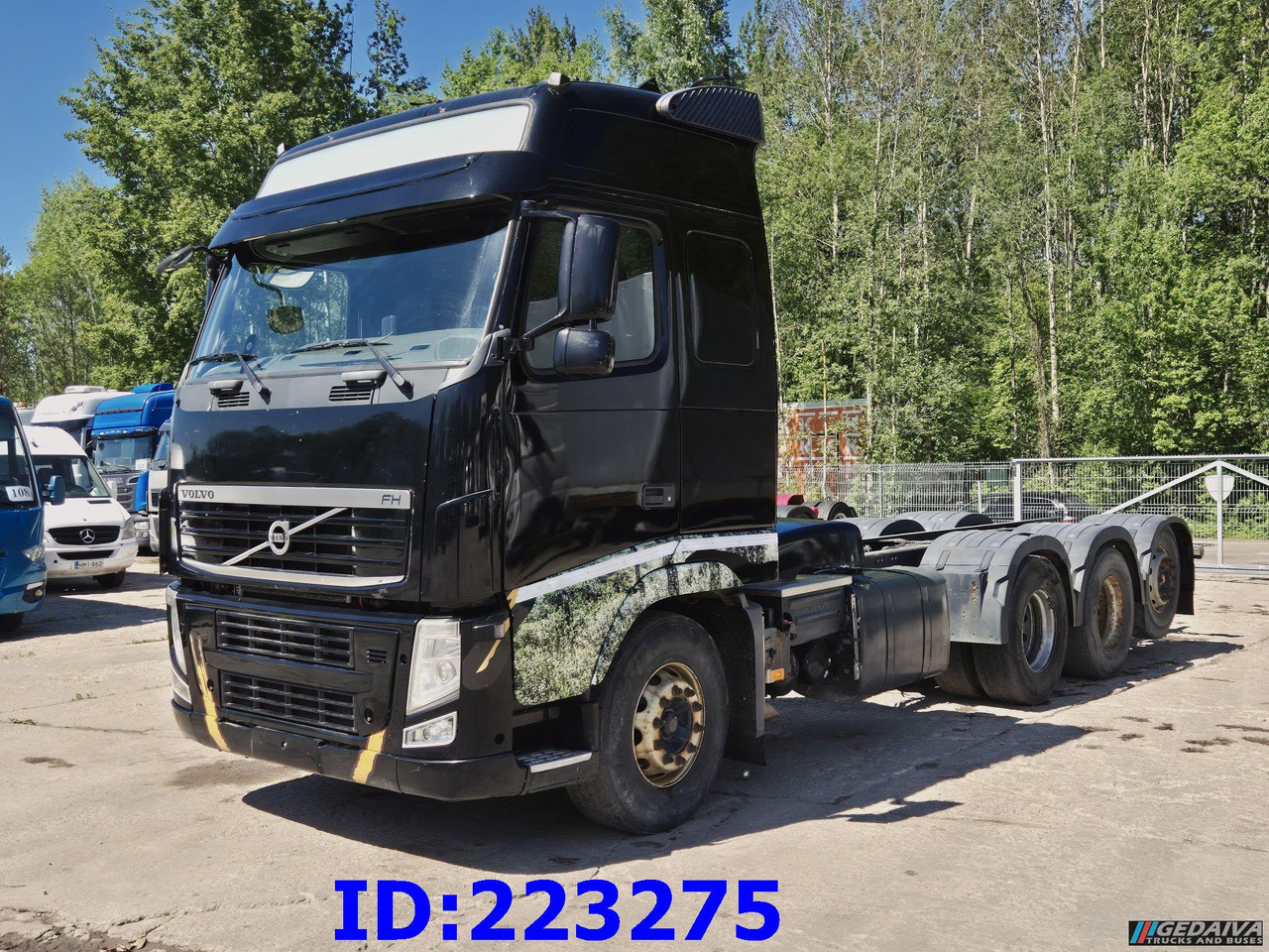 VOLVO FH13 540HP 8X4 (Steering axle) RETARDER - משאית עם שלדת תא: תמונה 1 VOLVO FH13 540HP 8X4 (Steering axle) RETARDER - משאית עם שלדת תא: תמונה 1
