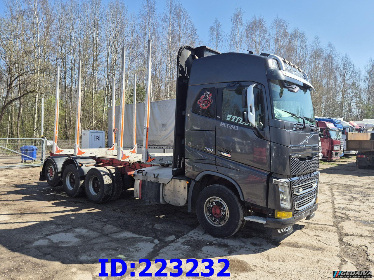 VOLVO FH16 700HP 8X4 Big Axles - משאית עץ: תמונה 4 VOLVO FH16 700HP 8X4 Big Axles - משאית עץ: תמונה 4