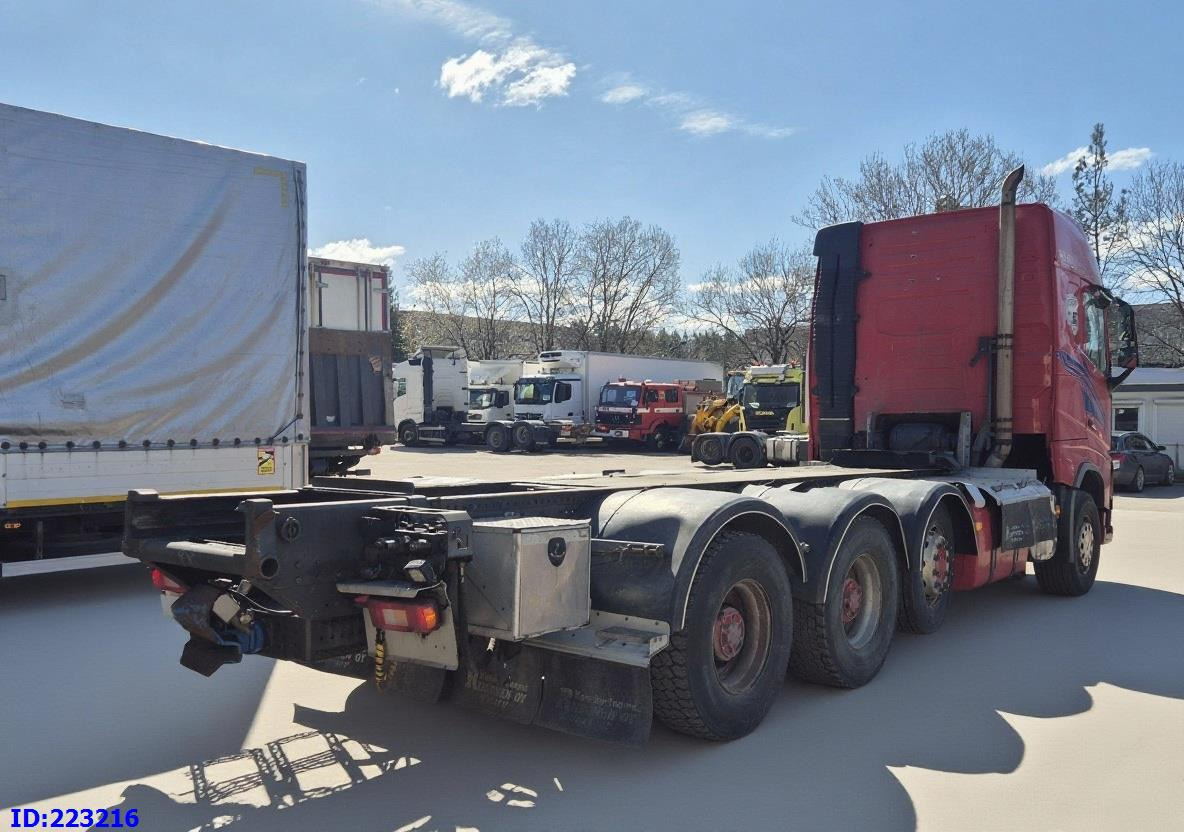 VOLVO FH16 700HP 8X4 Big axle - משאית עם שלדת תא: תמונה 5 VOLVO FH16 700HP 8X4 Big axle - משאית עם שלדת תא: תמונה 5