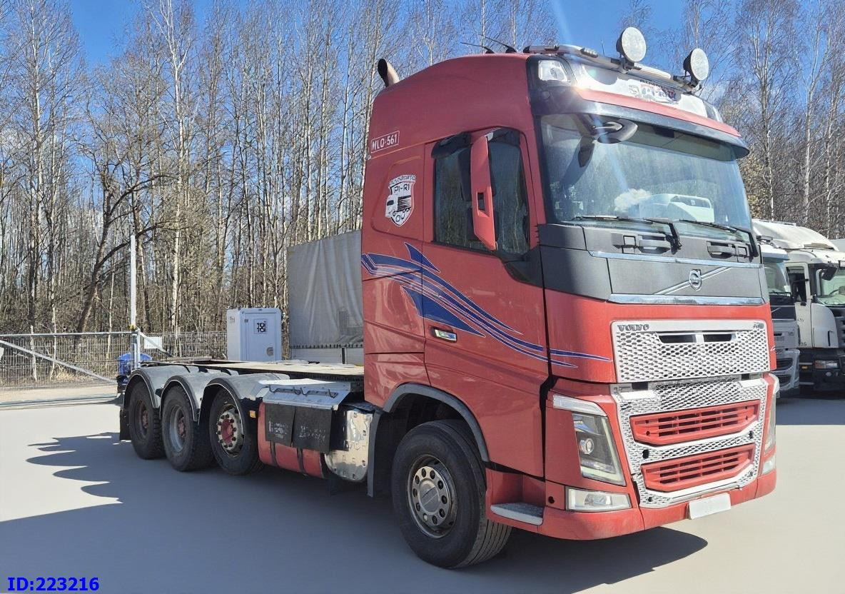VOLVO FH16 700HP 8X4 Big axle - משאית עם שלדת תא: תמונה 4 VOLVO FH16 700HP 8X4 Big axle - משאית עם שלדת תא: תמונה 4