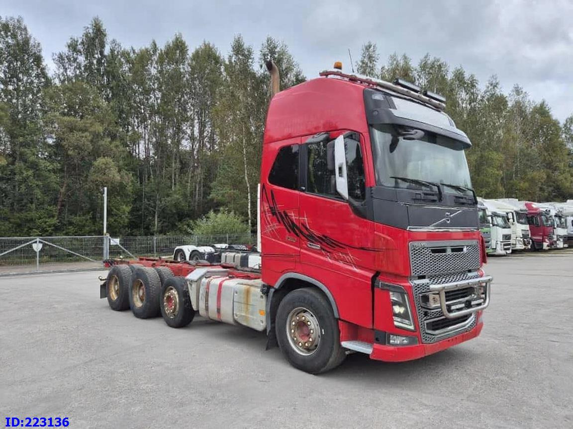 VOLVO FH16 750HP - 8x4 -Big Axles - משאית עם שלדת תא: תמונה 1 VOLVO FH16 750HP - 8x4 -Big Axles - משאית עם שלדת תא: תמונה 1