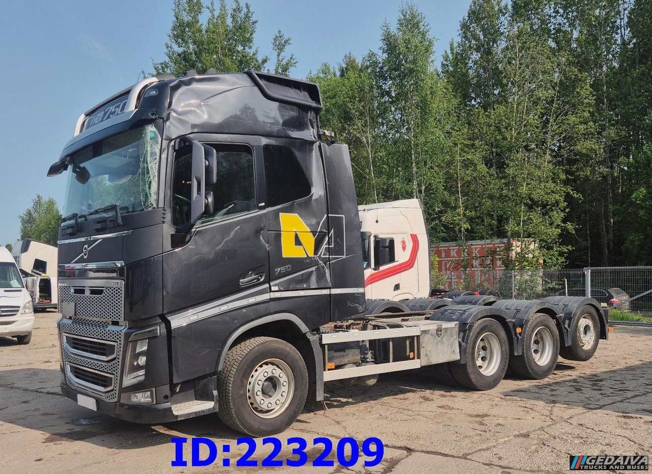 VOLVO FH16 750HP 8x4 Steering axle - משאית עם שלדת תא: תמונה 3 VOLVO FH16 750HP 8x4 Steering axle - משאית עם שלדת תא: תמונה 3