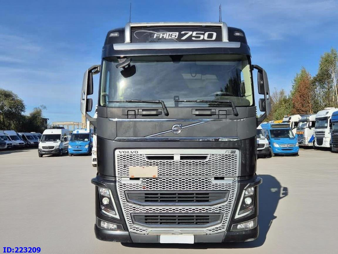 VOLVO FH16 750HP 8x4 Steering axle - משאית עם שלדת תא: תמונה 2 VOLVO FH16 750HP 8x4 Steering axle - משאית עם שלדת תא: תמונה 2