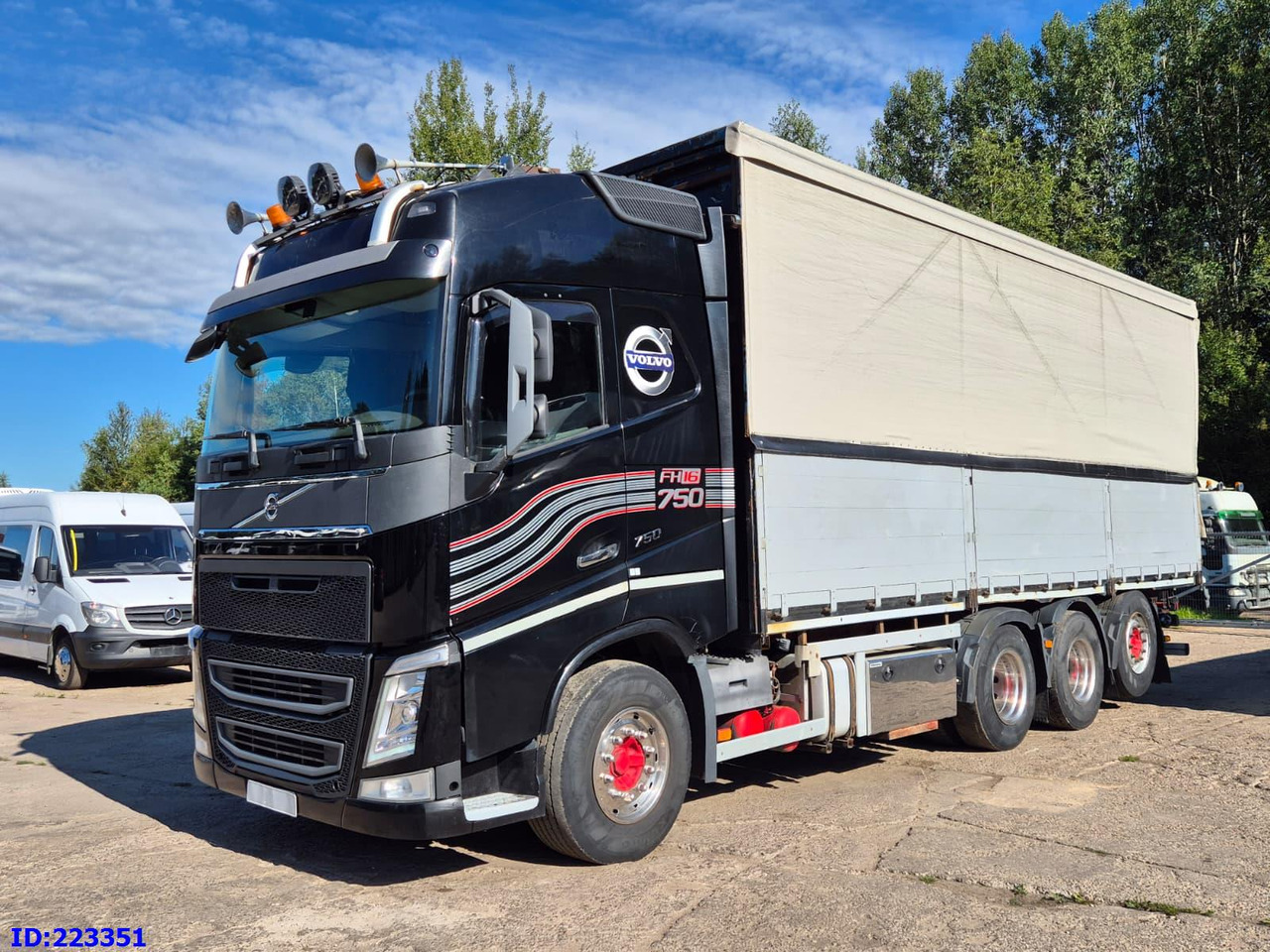 VOLVO FH16 750HP - 8x4-Steering axle - משאית וילונות צד: תמונה 1 VOLVO FH16 750HP - 8x4-Steering axle - משאית וילונות צד: תמונה 1