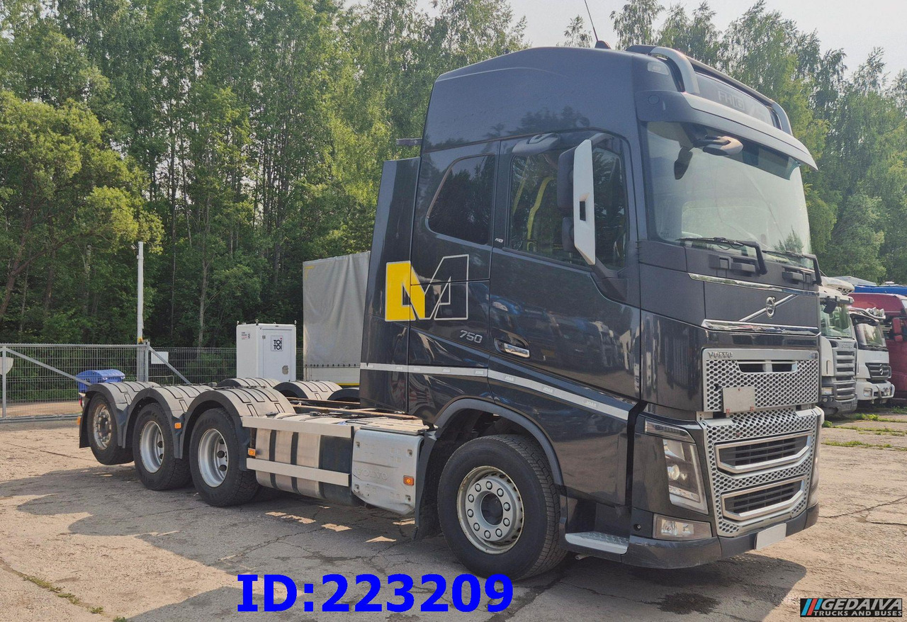 VOLVO FH16 750HP 8x4 Steering axle - משאית עם שלדת תא: תמונה 1 VOLVO FH16 750HP 8x4 Steering axle - משאית עם שלדת תא: תמונה 1