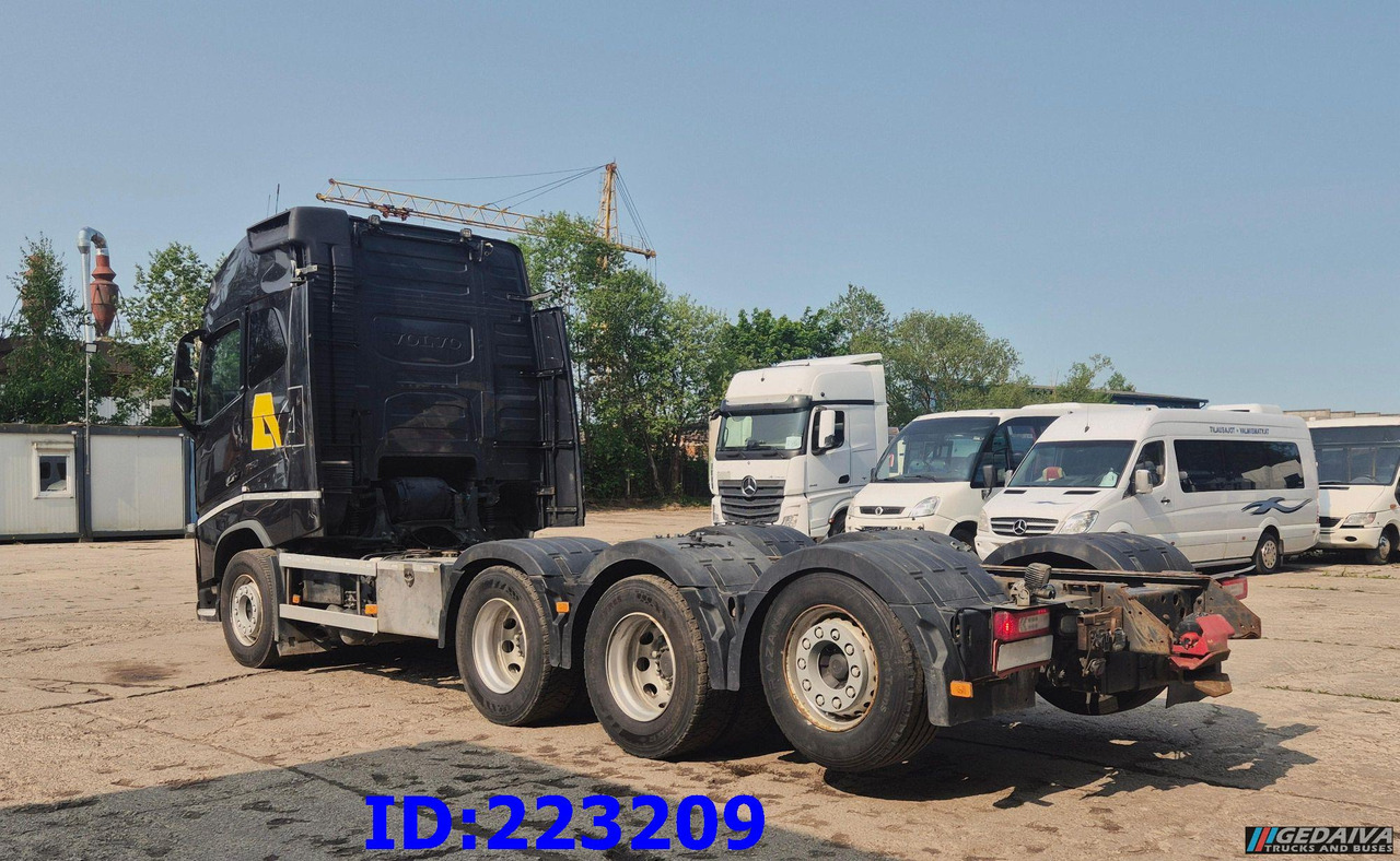 VOLVO FH16 750HP 8x4 Steering axle - משאית עם שלדת תא: תמונה 4 VOLVO FH16 750HP 8x4 Steering axle - משאית עם שלדת תא: תמונה 4