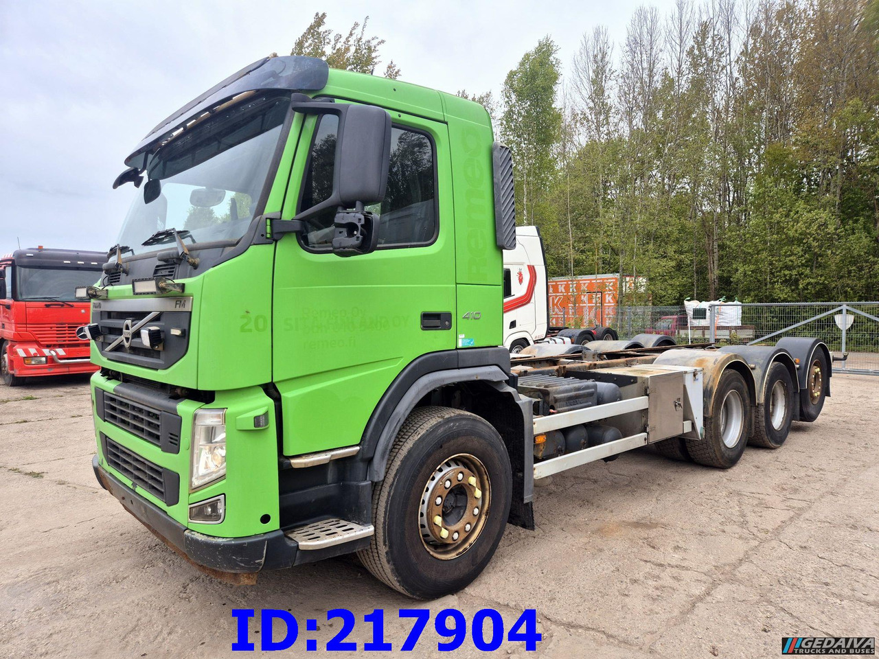 VOLVO FM 410HP 8x4 (Steering axle) - משאית עם שלדת תא: תמונה 1 VOLVO FM 410HP 8x4 (Steering axle) - משאית עם שלדת תא: תמונה 1