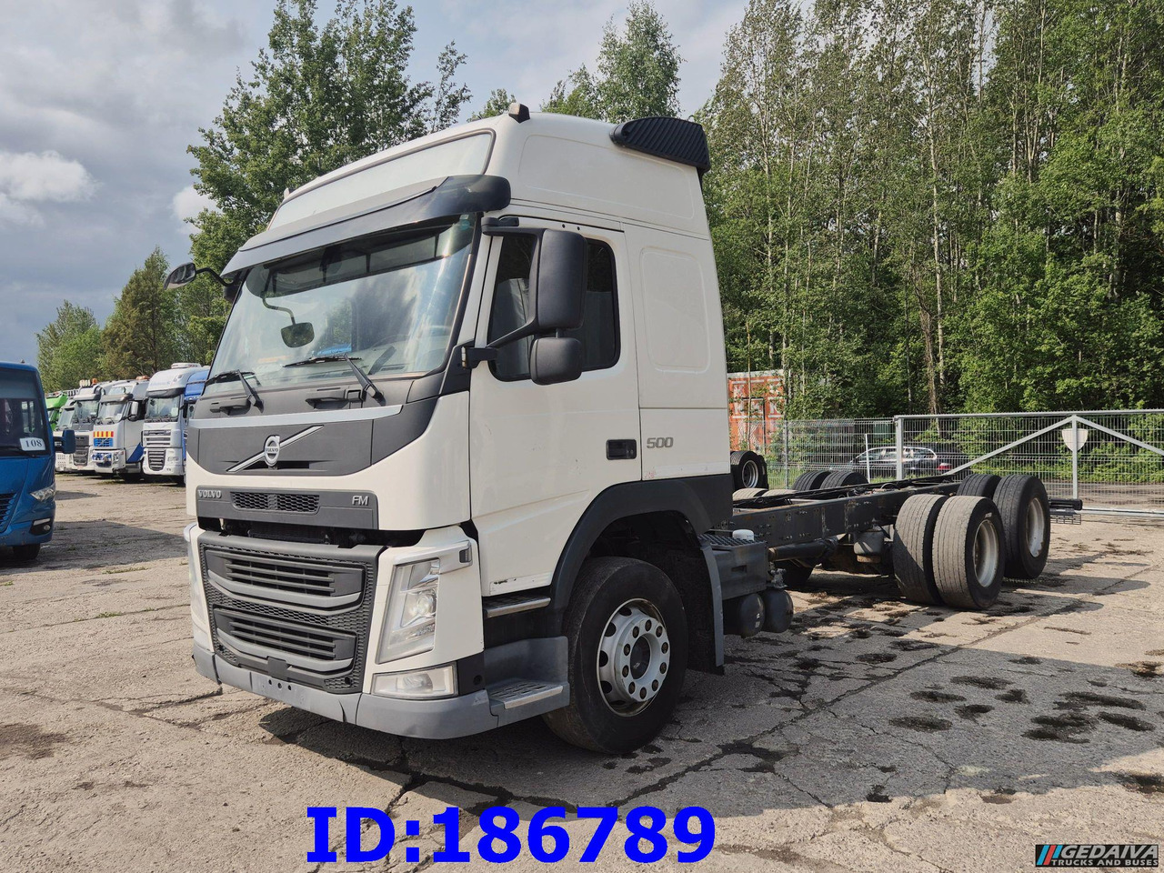 VOLVO FM13 500HP 6x2 - משאית עם שלדת תא: תמונה 1 VOLVO FM13 500HP 6x2 - משאית עם שלדת תא: תמונה 1