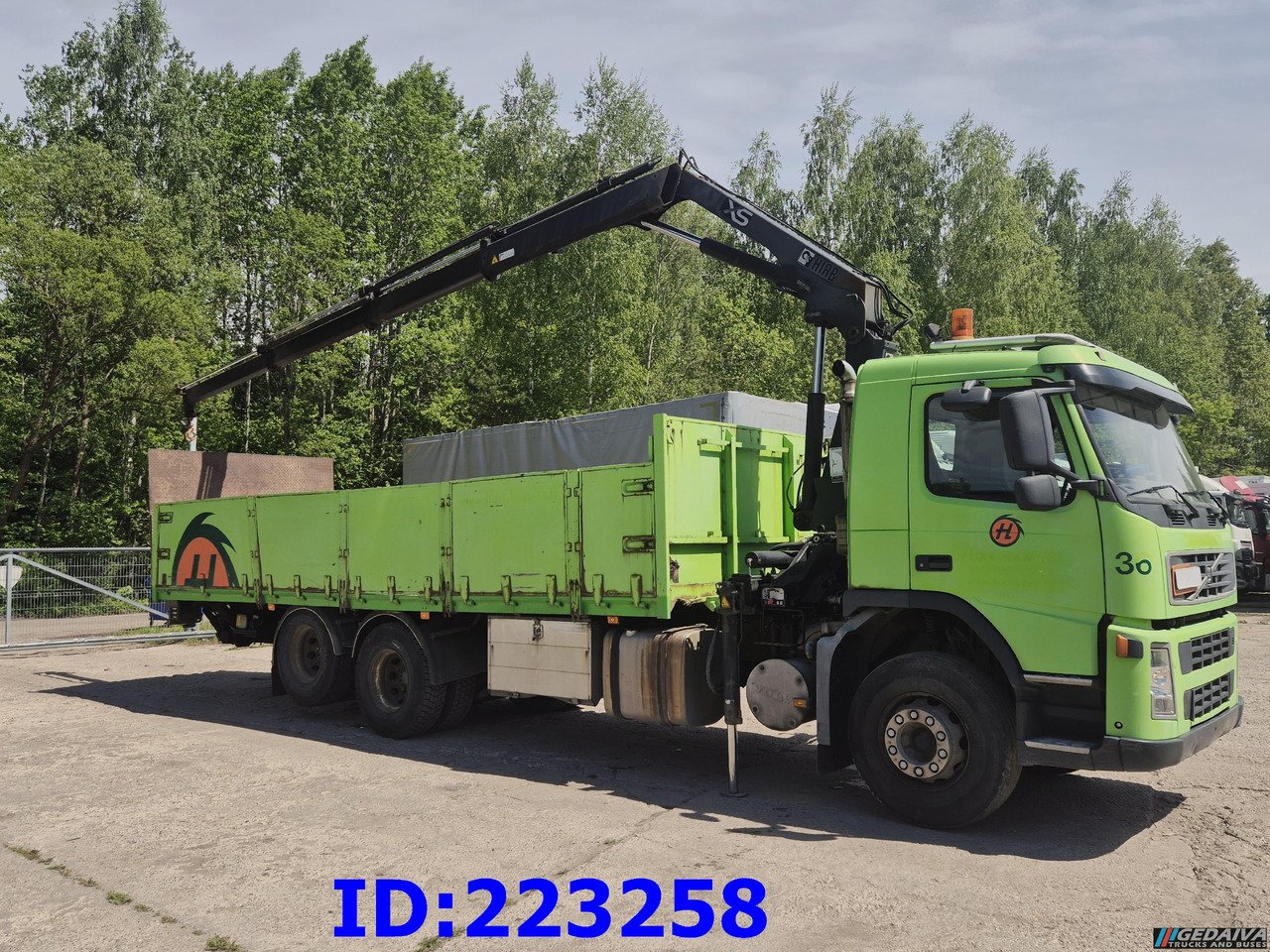 VOLVO FM9 300HP 6x2 + HIAB 144B -3 CL - משאית צד נופל/ שטוחה: תמונה 4 VOLVO FM9 300HP 6x2 + HIAB 144B -3 CL - משאית צד נופל/ שטוחה: תמונה 4