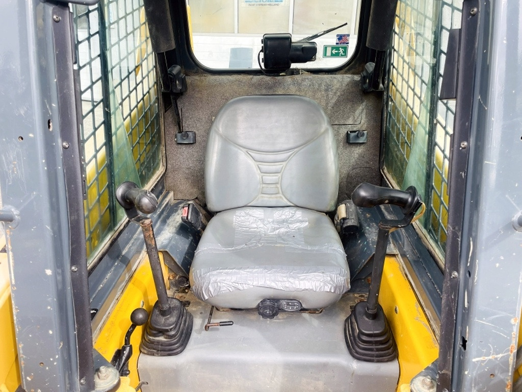 Gehl R135 (4068) - מעמיס היגוי החלקה: תמונה 5 Gehl R135 (4068) - מעמיס היגוי החלקה: תמונה 5
