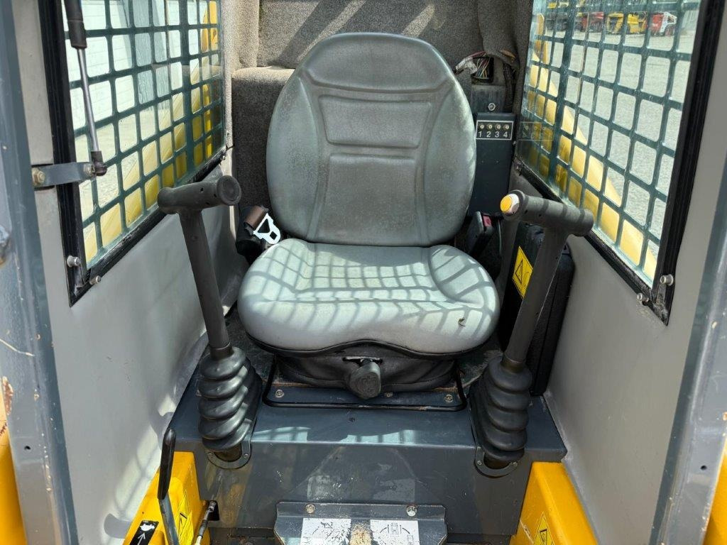 Gehl SL1640E (4027) - מעמיס היגוי החלקה: תמונה 3 Gehl SL1640E (4027) - מעמיס היגוי החלקה: תמונה 3