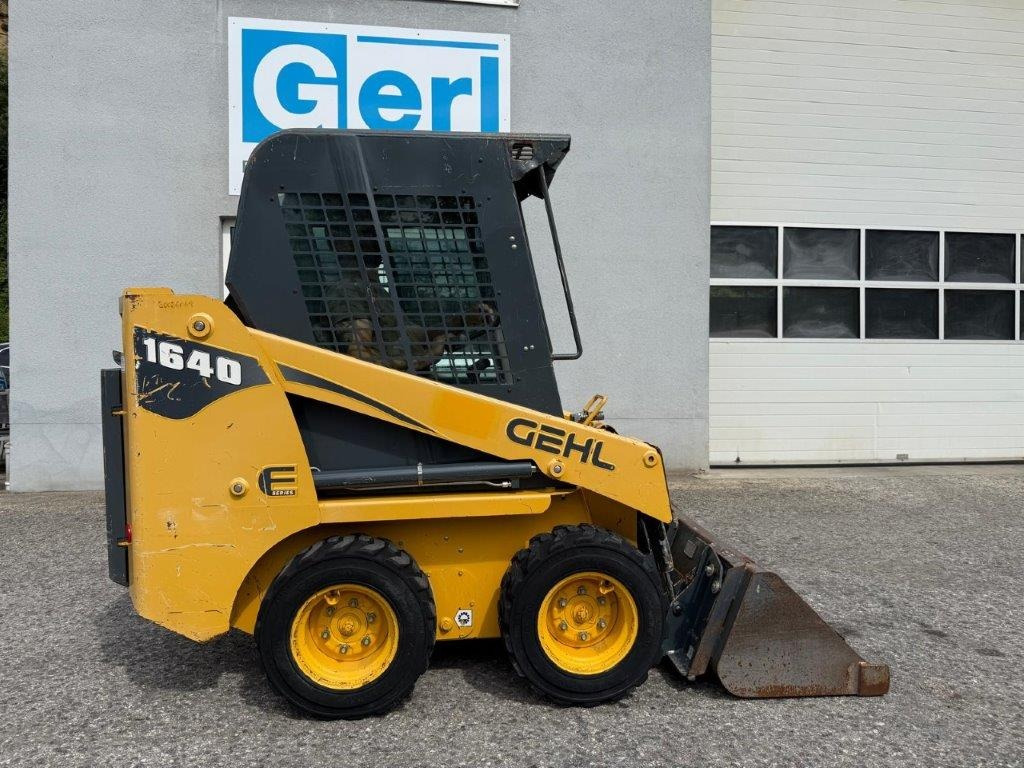 Gehl SL1640E (4027) - מעמיס היגוי החלקה: תמונה 2 Gehl SL1640E (4027) - מעמיס היגוי החלקה: תמונה 2