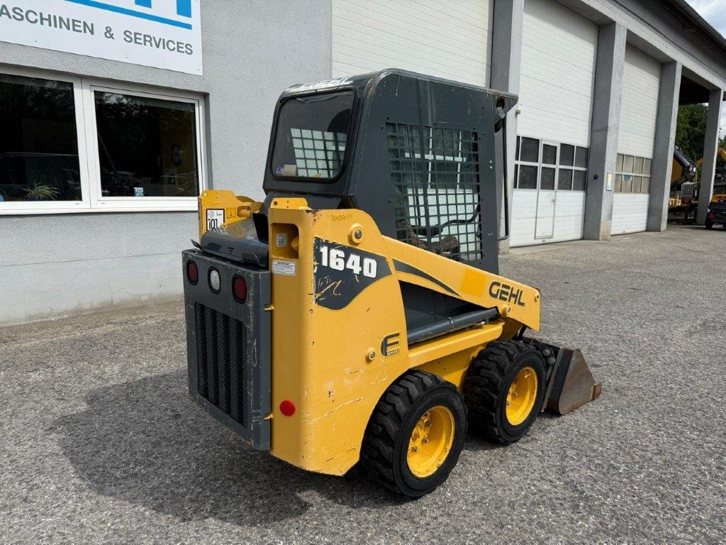 Gehl SL1640E (4027) - מעמיס היגוי החלקה: תמונה 4 Gehl SL1640E (4027) - מעמיס היגוי החלקה: תמונה 4