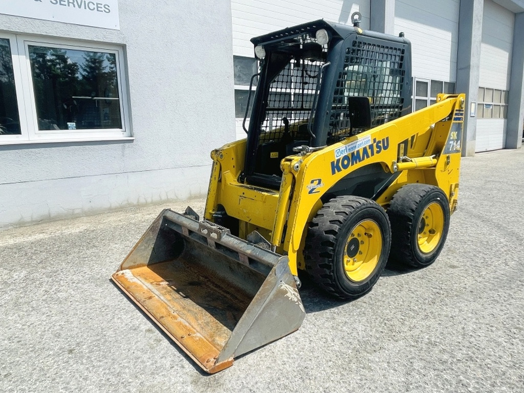 Komatsu SK714 (4012) - מעמיס היגוי החלקה: תמונה 4 Komatsu SK714 (4012) - מעמיס היגוי החלקה: תמונה 4