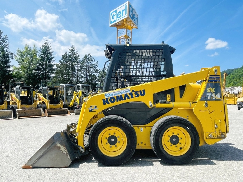 Komatsu SK714 (4012) - מעמיס היגוי החלקה: תמונה 1 Komatsu SK714 (4012) - מעמיס היגוי החלקה: תמונה 1