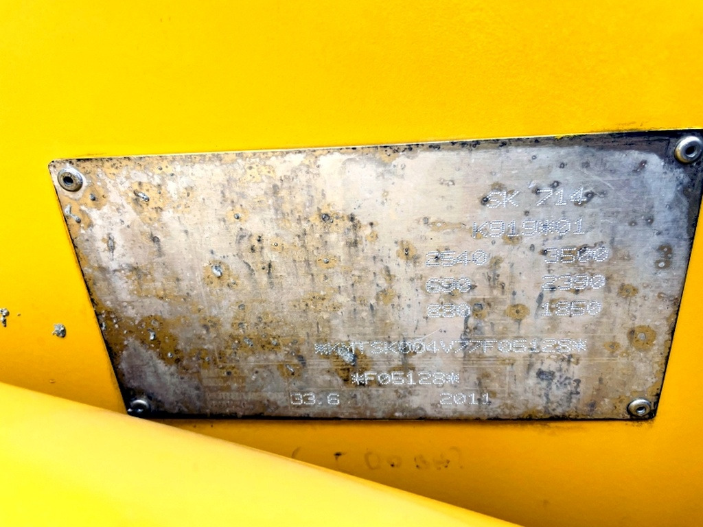 Komatsu SK714-5 (3947) - מעמיס היגוי החלקה: תמונה 3 Komatsu SK714-5 (3947) - מעמיס היגוי החלקה: תמונה 3