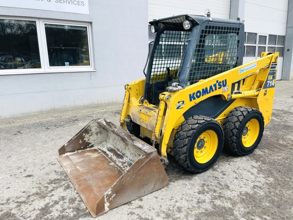Komatsu SK714-5 (3948) - מעמיס היגוי החלקה: תמונה 4 Komatsu SK714-5 (3948) - מעמיס היגוי החלקה: תמונה 4