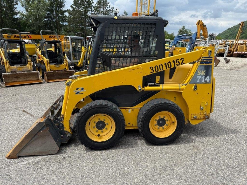 Komatsu SK714-5 (4026) - מעמיס היגוי החלקה: תמונה 1 Komatsu SK714-5 (4026) - מעמיס היגוי החלקה: תמונה 1