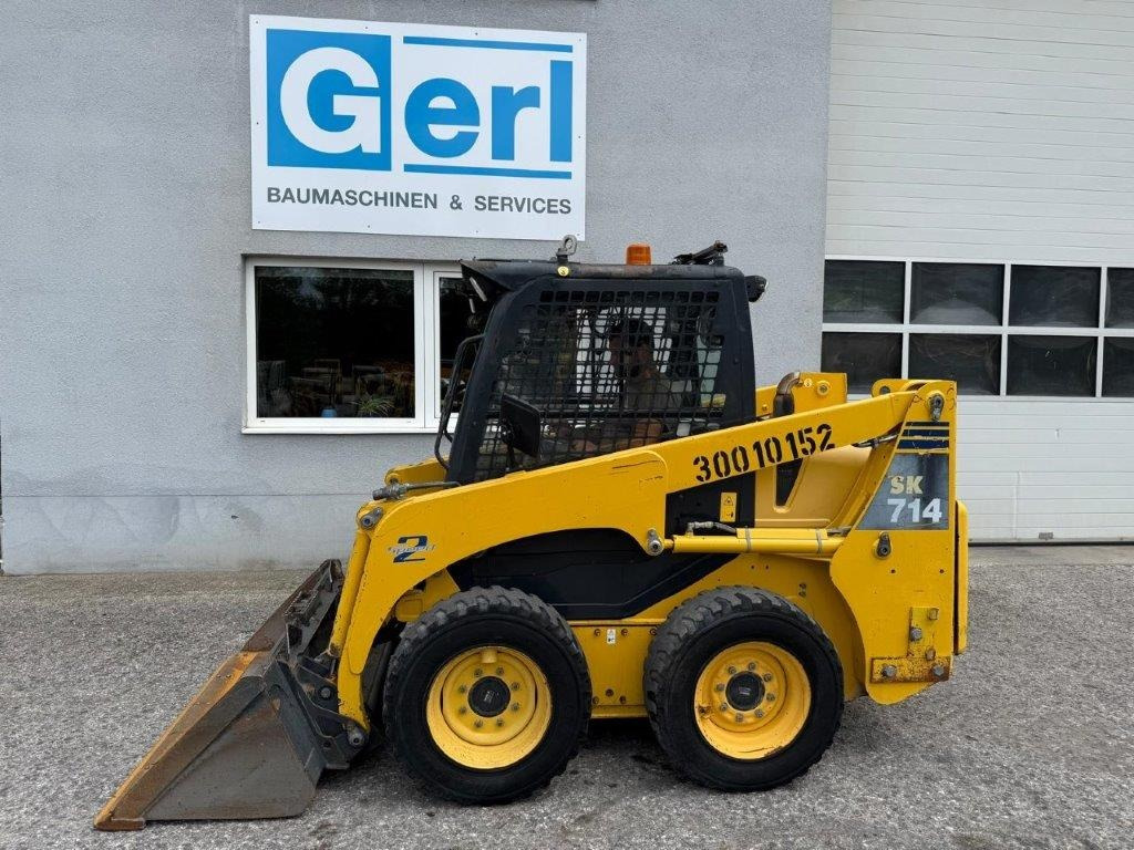 Komatsu SK714-5 (4026) - מעמיס היגוי החלקה: תמונה 2 Komatsu SK714-5 (4026) - מעמיס היגוי החלקה: תמונה 2