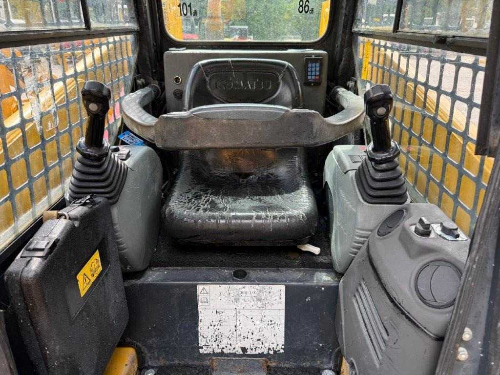 Komatsu SK714-5 (4026) - מעמיס היגוי החלקה: תמונה 4 Komatsu SK714-5 (4026) - מעמיס היגוי החלקה: תמונה 4