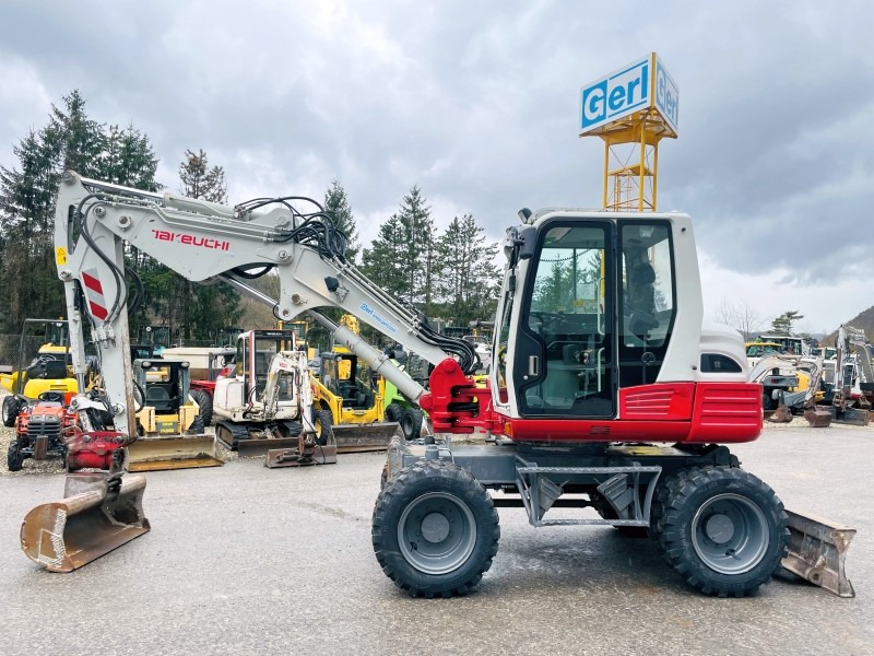 Takeuchi TB295W (3724) - מחפר גלגלים: תמונה 1 Takeuchi TB295W (3724) - מחפר גלגלים: תמונה 1